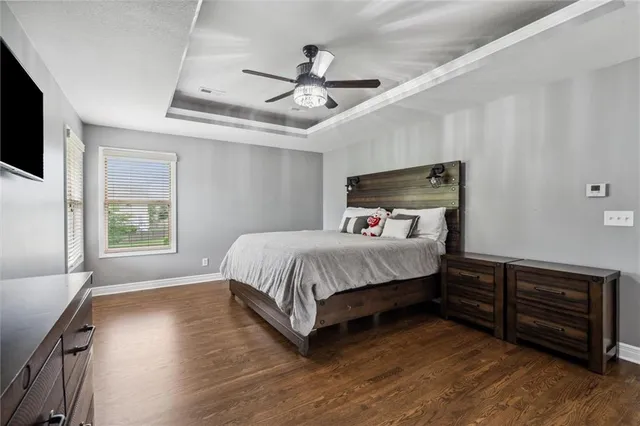 $550,000 | 514 Northeast Viewpark Drive, Lee's Summit, MO 64086