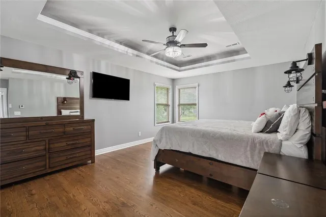 $550,000 | 514 Northeast Viewpark Drive, Lee's Summit, MO 64086