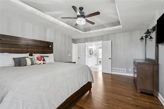 $550,000 | 514 Northeast Viewpark Drive, Lee's Summit, MO 64086