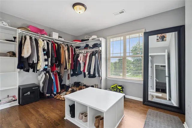 $550,000 | 514 Northeast Viewpark Drive, Lee's Summit, MO 64086