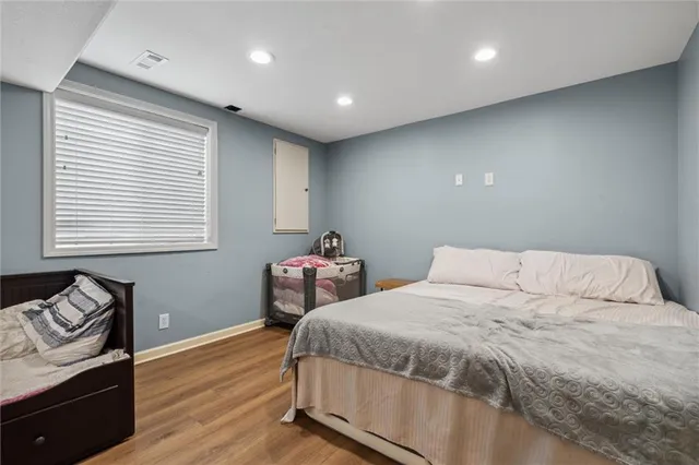 $550,000 | 514 Northeast Viewpark Drive, Lee's Summit, MO 64086