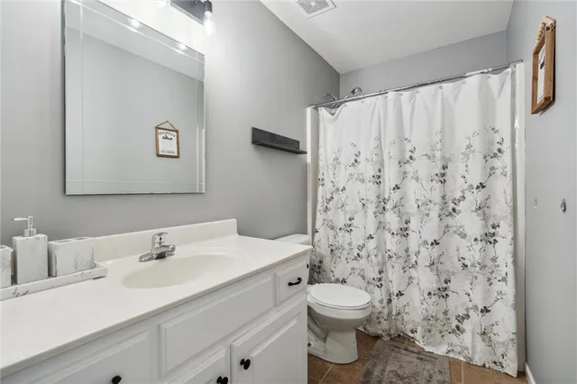 $550,000 | 514 Northeast Viewpark Drive, Lee's Summit, MO 64086