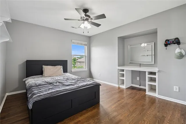 $550,000 | 514 Northeast Viewpark Drive, Lee's Summit, MO 64086