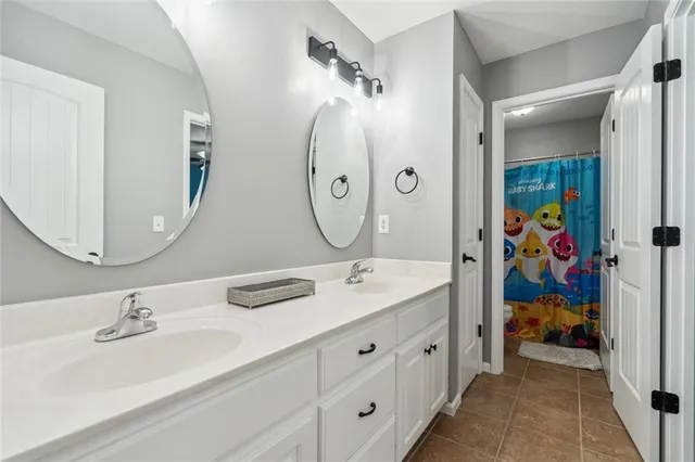 $550,000 | 514 Northeast Viewpark Drive, Lee's Summit, MO 64086