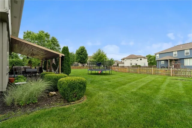 $550,000 | 514 Northeast Viewpark Drive, Lee's Summit, MO 64086