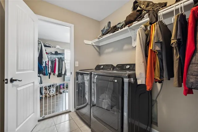 $550,000 | 514 Northeast Viewpark Drive, Lee's Summit, MO 64086