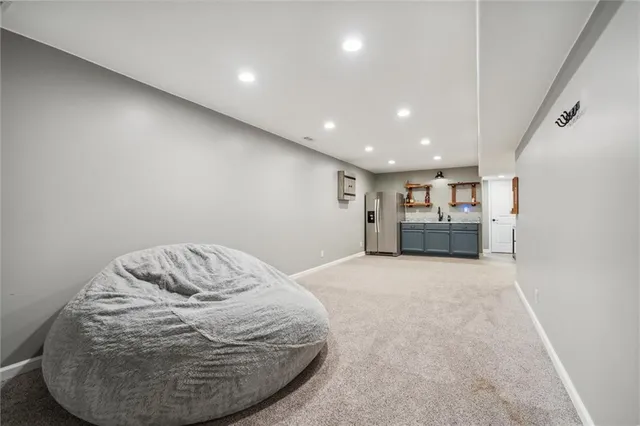 $550,000 | 514 Northeast Viewpark Drive, Lee's Summit, MO 64086