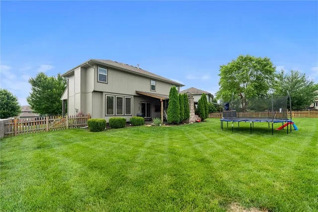 $550,000 | 514 Northeast Viewpark Drive, Lee's Summit, MO 64086