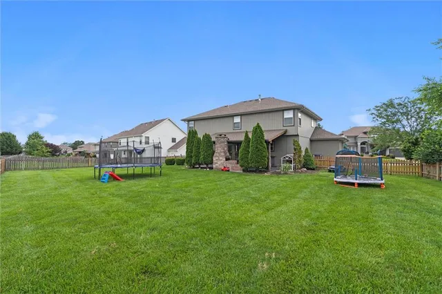 $550,000 | 514 Northeast Viewpark Drive, Lee's Summit, MO 64086