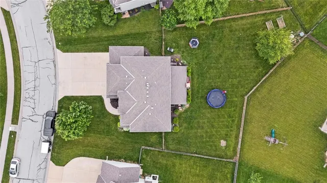 $550,000 | 514 Northeast Viewpark Drive, Lee's Summit, MO 64086