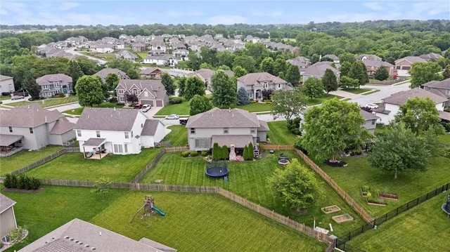 $550,000 | 514 Northeast Viewpark Drive, Lee's Summit, MO 64086