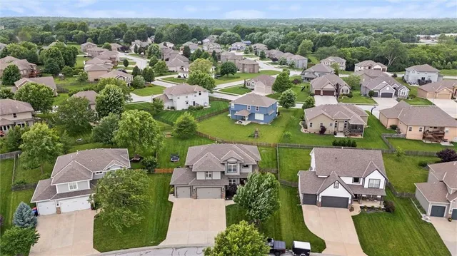 $550,000 | 514 Northeast Viewpark Drive, Lee's Summit, MO 64086