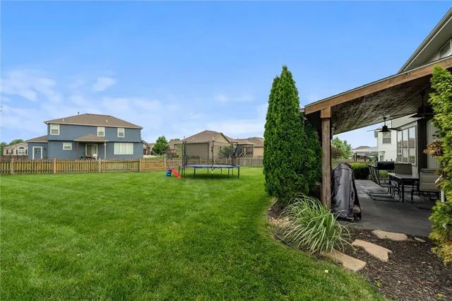 $550,000 | 514 Northeast Viewpark Drive, Lee's Summit, MO 64086