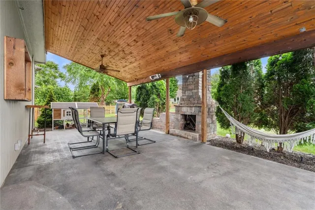 $550,000 | 514 Northeast Viewpark Drive, Lee's Summit, MO 64086