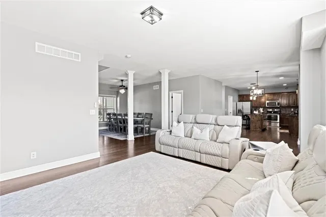 $550,000 | 514 Northeast Viewpark Drive, Lee's Summit, MO 64086