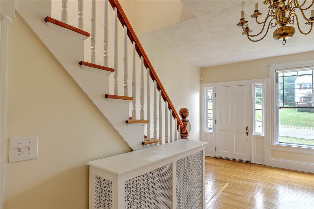 219 Great Road North Smithfield, RI 02896 - Photo 4 of 38