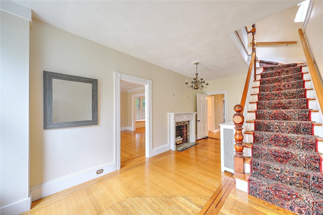 219 Great Road North Smithfield, RI 02896 - Photo 7 of 38
