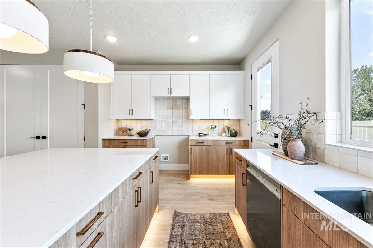 76 North Feather Reed Avenue Meridian, ID 83642 - Photo 12 of 46 Gallery Image 12