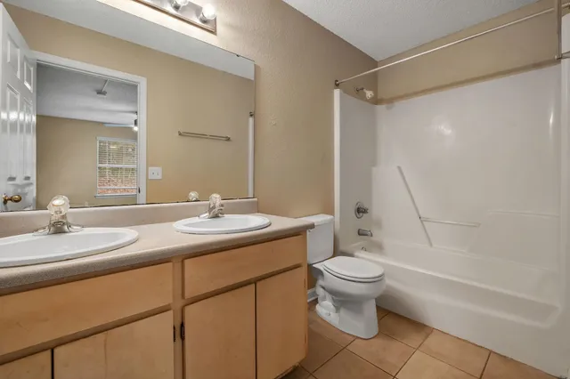 $1,300 | 1100 Greentree Court, Unit C, Tallahassee, FL 32304