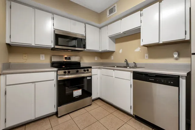 $1,300 | 1100 Greentree Court, Unit C, Tallahassee, FL 32304
