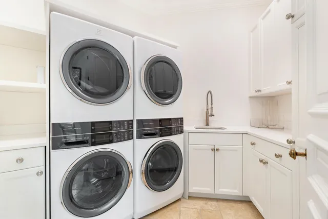 a view of a garden with palm trees