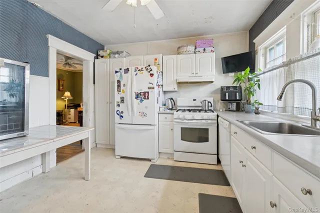 $529,990 | 73 Redmond Avenue, Bay Shore, NY 11706