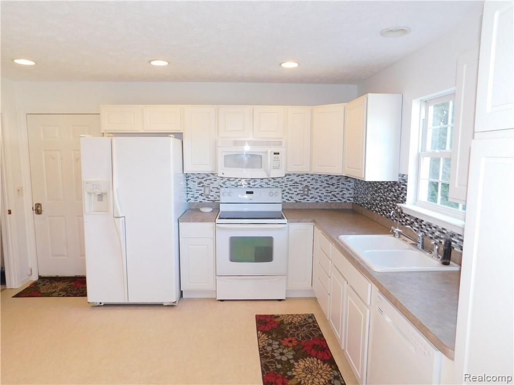 2176 Fowlerville Road Fowlerville, MI 48836 - Photo 3 of 11 2176 fowlerville 1.JPG