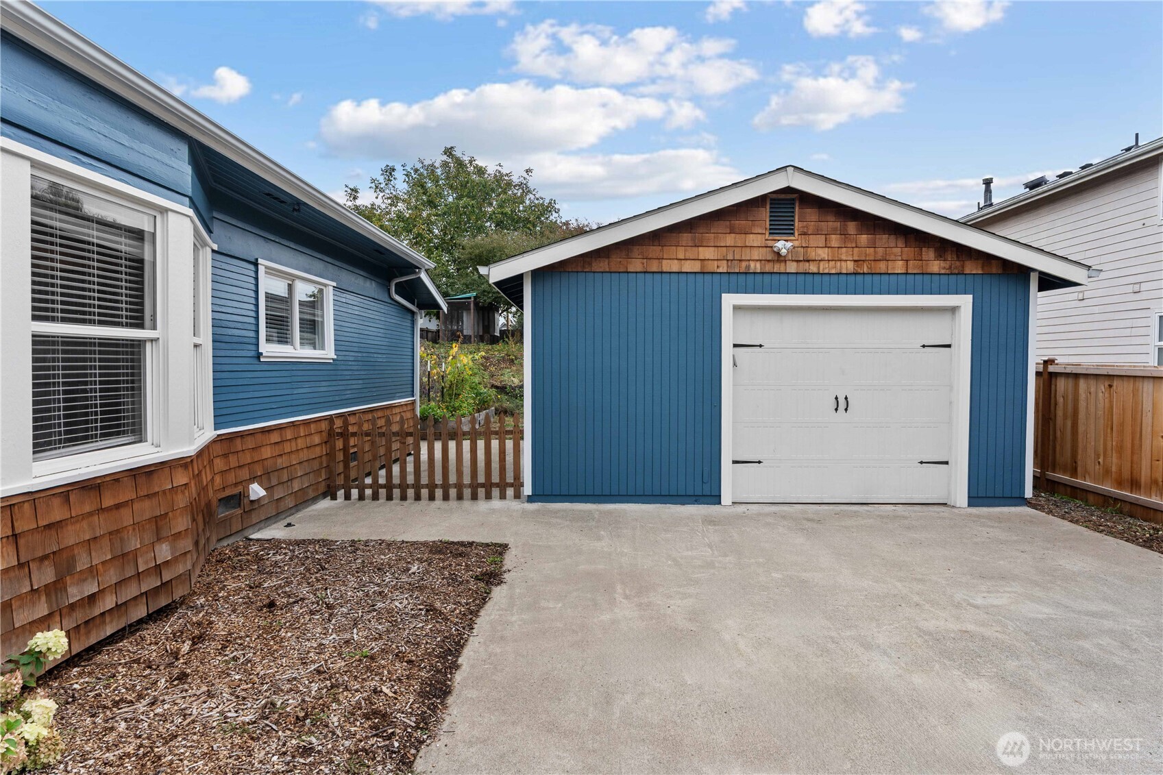 624 West Main Street Sumner, WA 98390 - Photo 19 of 34 a front view of a house with a yard