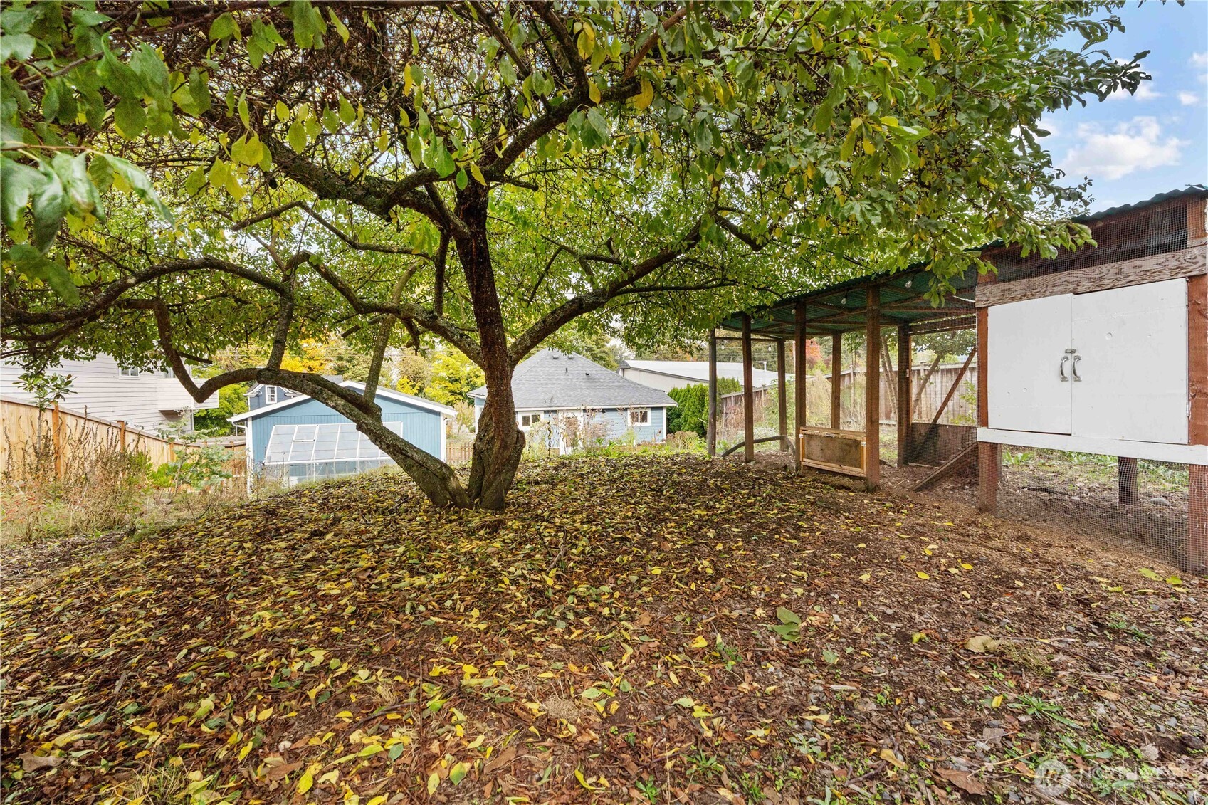 624 West Main Street Sumner, WA 98390 - Photo 24 of 34 a house view with a yard