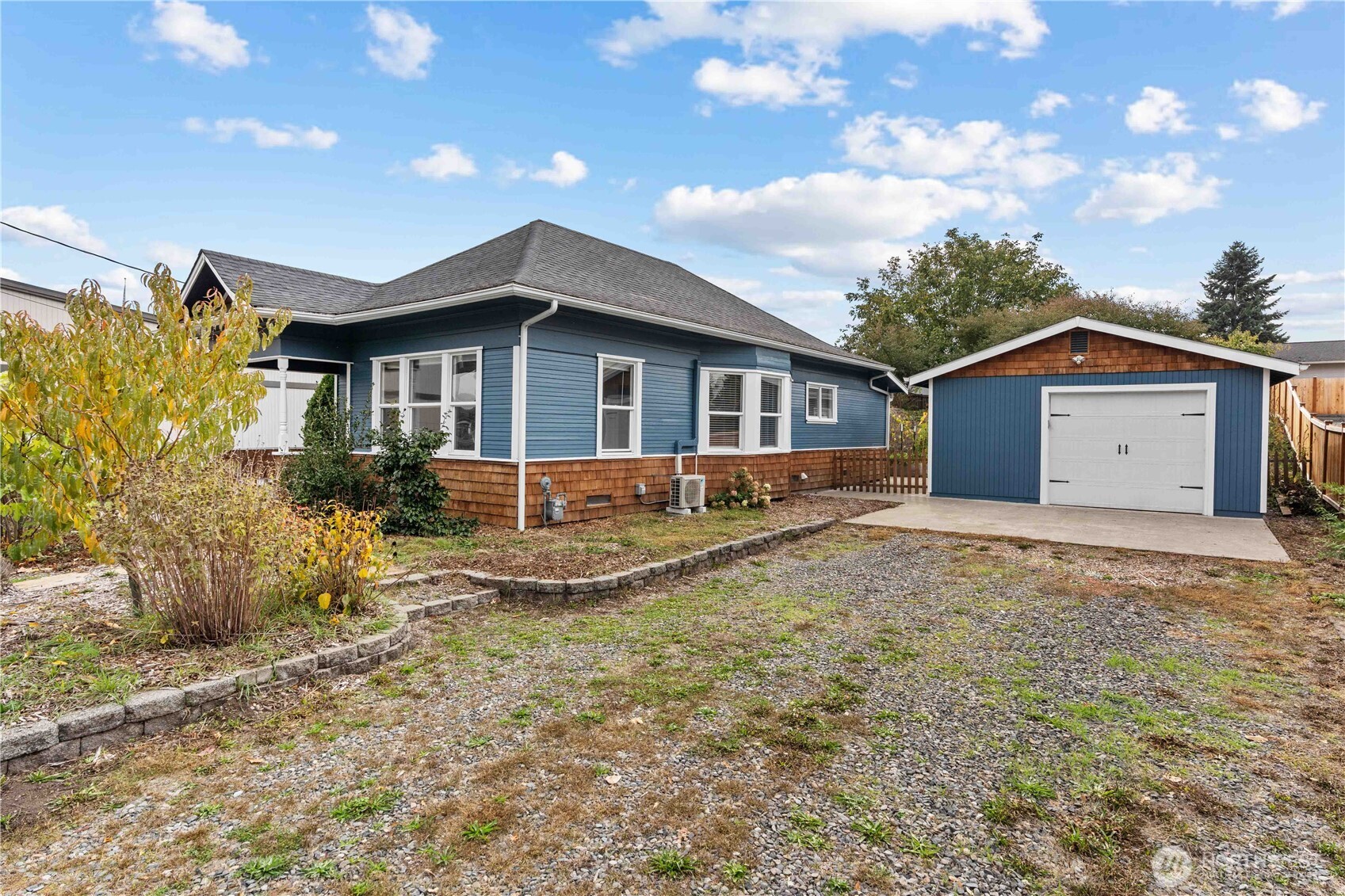 624 West Main Street Sumner, WA 98390 - Photo 4 of 34 a view of a house with a yard