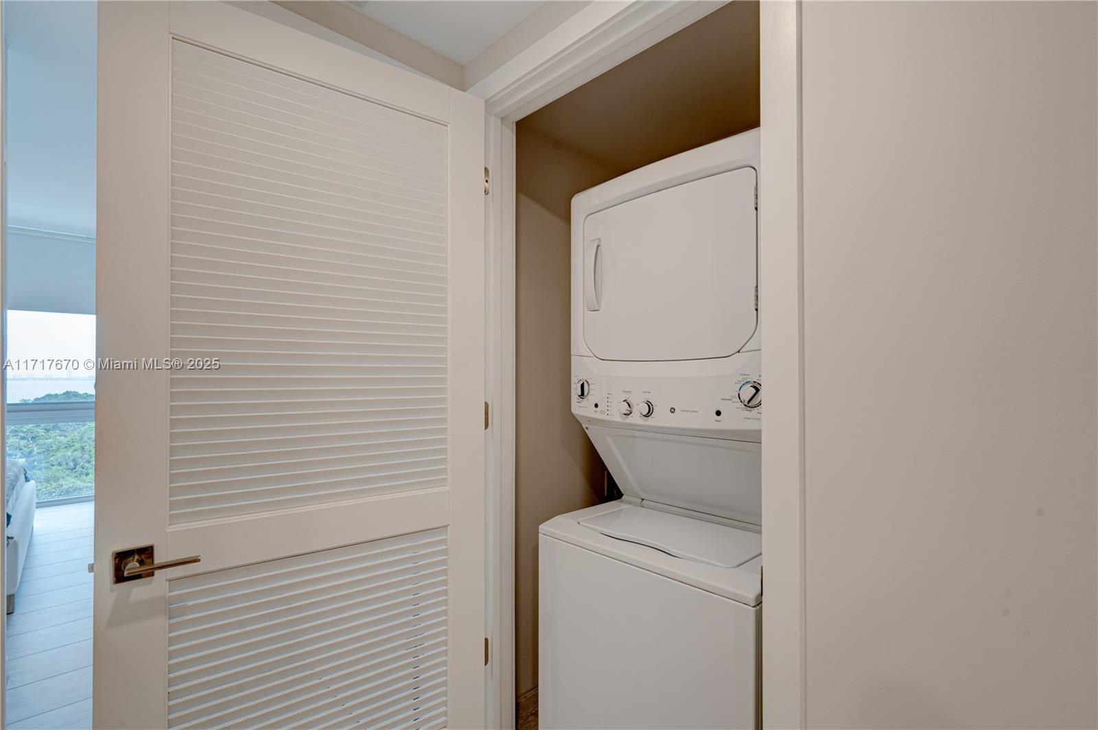 3900 Biscayne Boulevard, Unit N717 Miami, FL 33137 - Photo 19 of 34 a utility room with dryer and washer