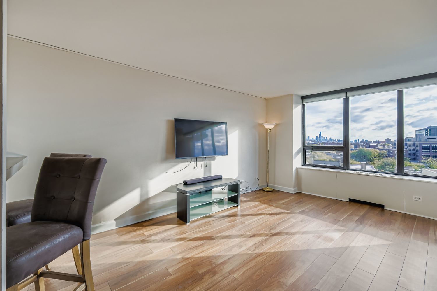 3930 North Pine Grove Avenue, Unit 1002 Chicago, IL 60613 - Photo 2 of 13