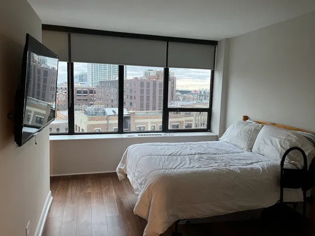 $177,000 | 3930 North Pine Grove Avenue, Unit 1002, Chicago, IL 60613