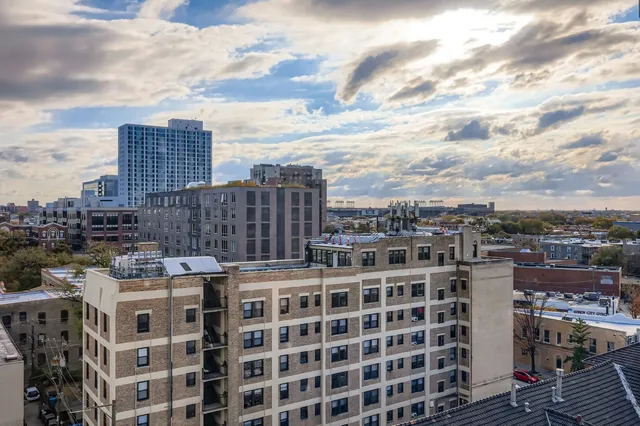 $177,000 | 3930 North Pine Grove Avenue, Unit 1002, Chicago, IL 60613