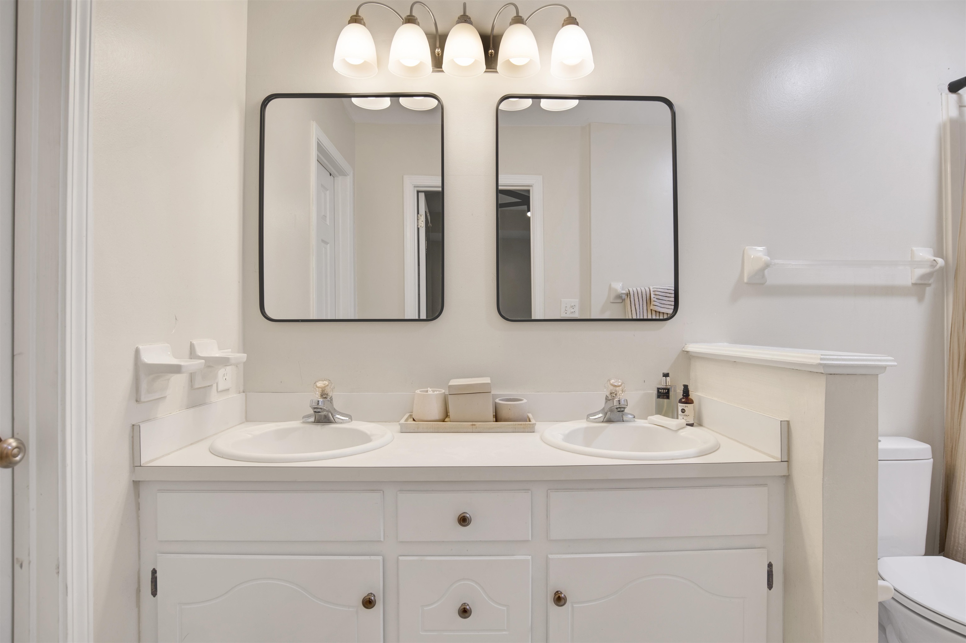 142 Richmond Road Daphne, AL 36526 - Photo 17 of 27 Bathroom