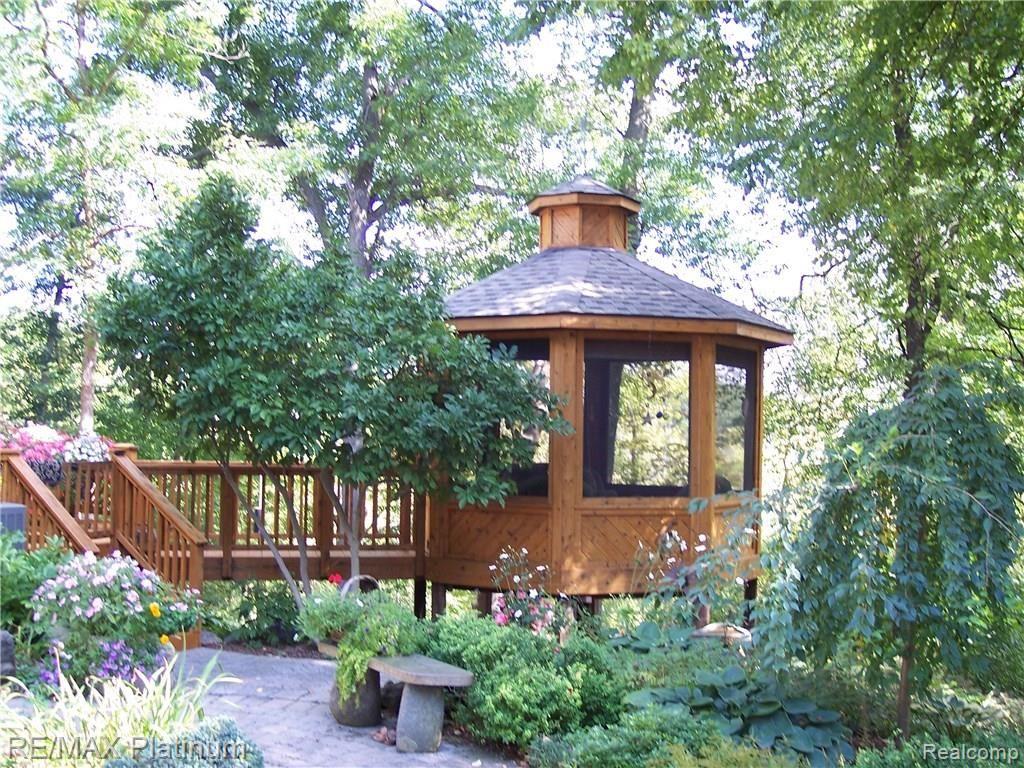 7508 Welle Road Brighton, MI 48116 - Photo 46 of 64 2004-06-08 16.25