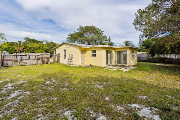 $2,800 | 520 Northeast 45th Street, Deerfield Beach, FL 33064