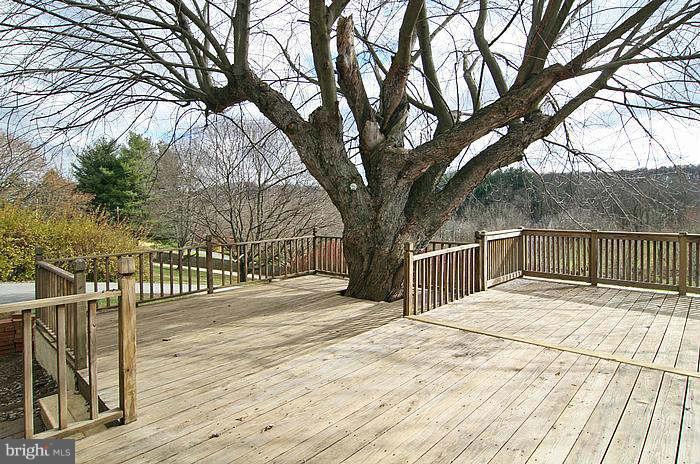 3604 Lineboro Road Manchester, MD 21102 - Photo 16 of 20 Entertaining made easy deck
