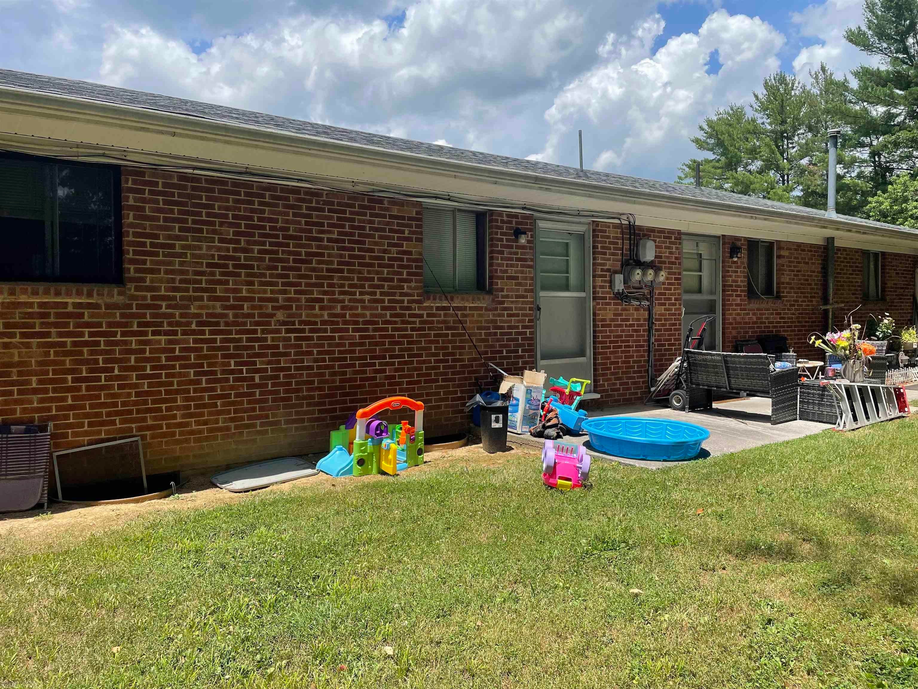 7654 Brooklyn Road Radford, VA 24141 - Photo 5 of 50 Gallery Image 5