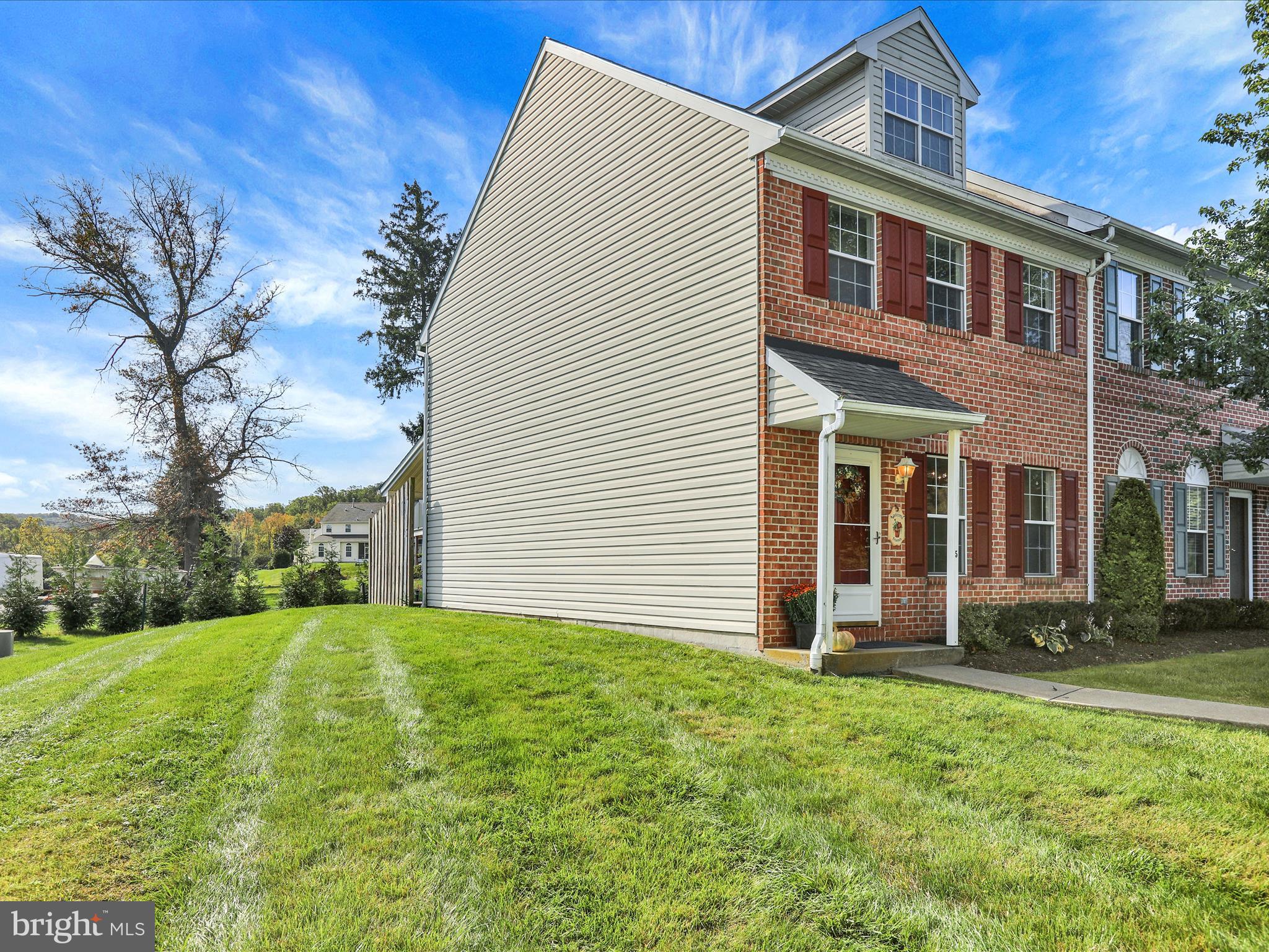 5 Becket Court Reading, PA 19607 - Photo 4 of 25 5 Becket Ct