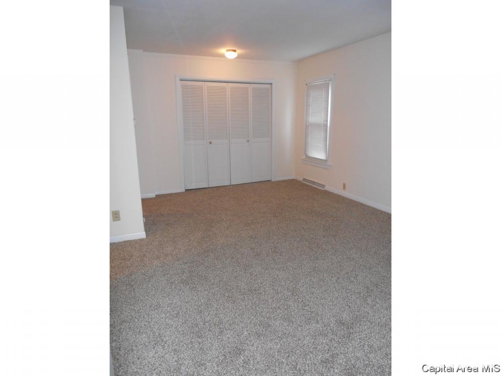 2329 East Reservoir Street Springfield, IL 62702 - Photo 5 of 27 Gallery Image 5