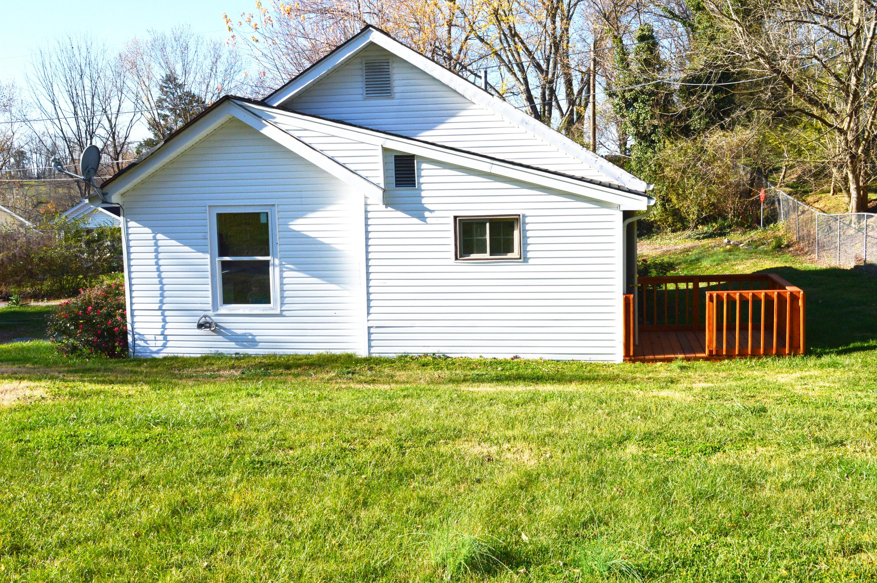 1820 Ridgeway Drive Kingsport, TN 37664 - Photo 2 of 13 DSC_0015