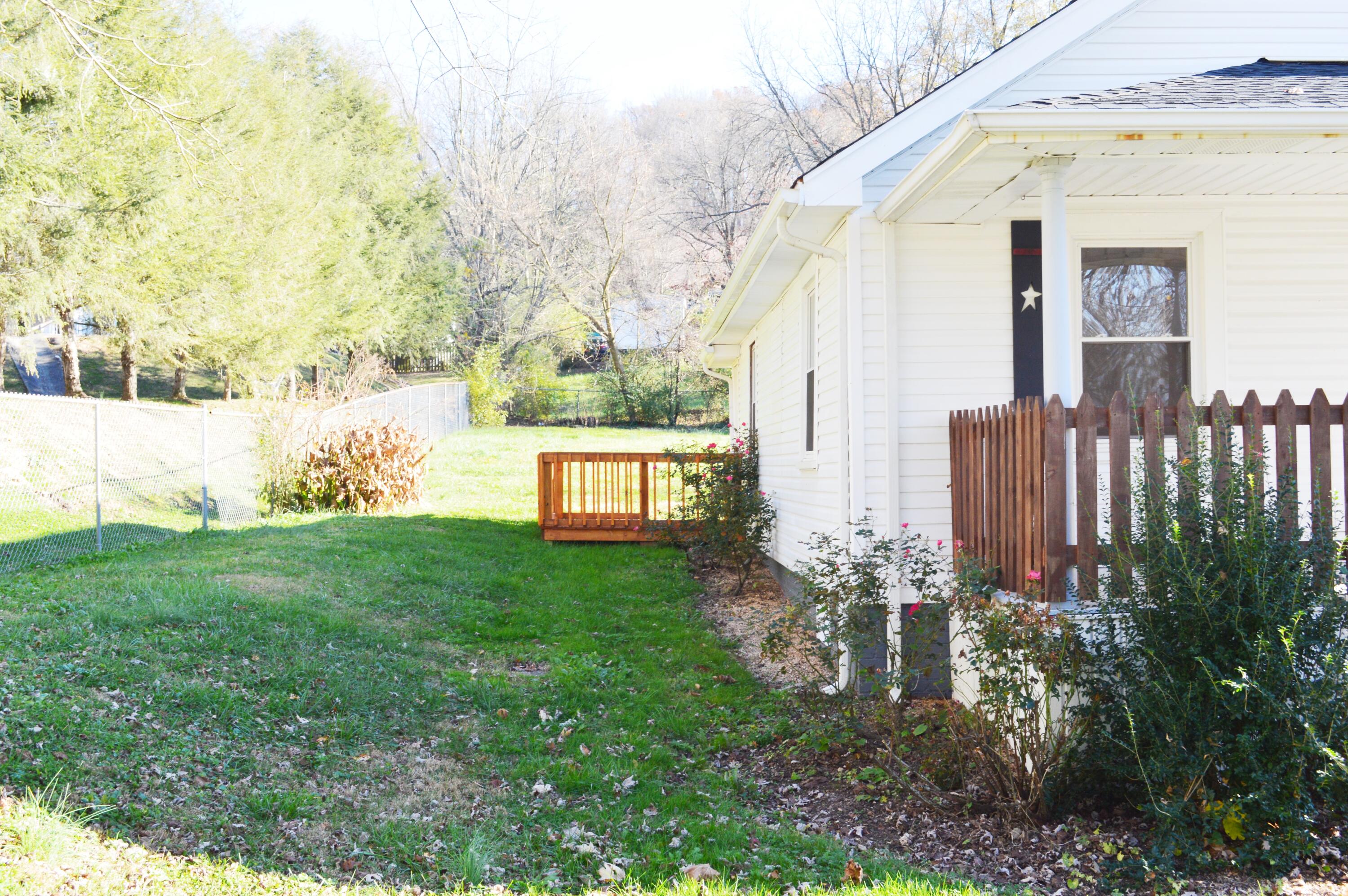 1820 Ridgeway Drive Kingsport, TN 37664 - Photo 3 of 13 DSC_0018
