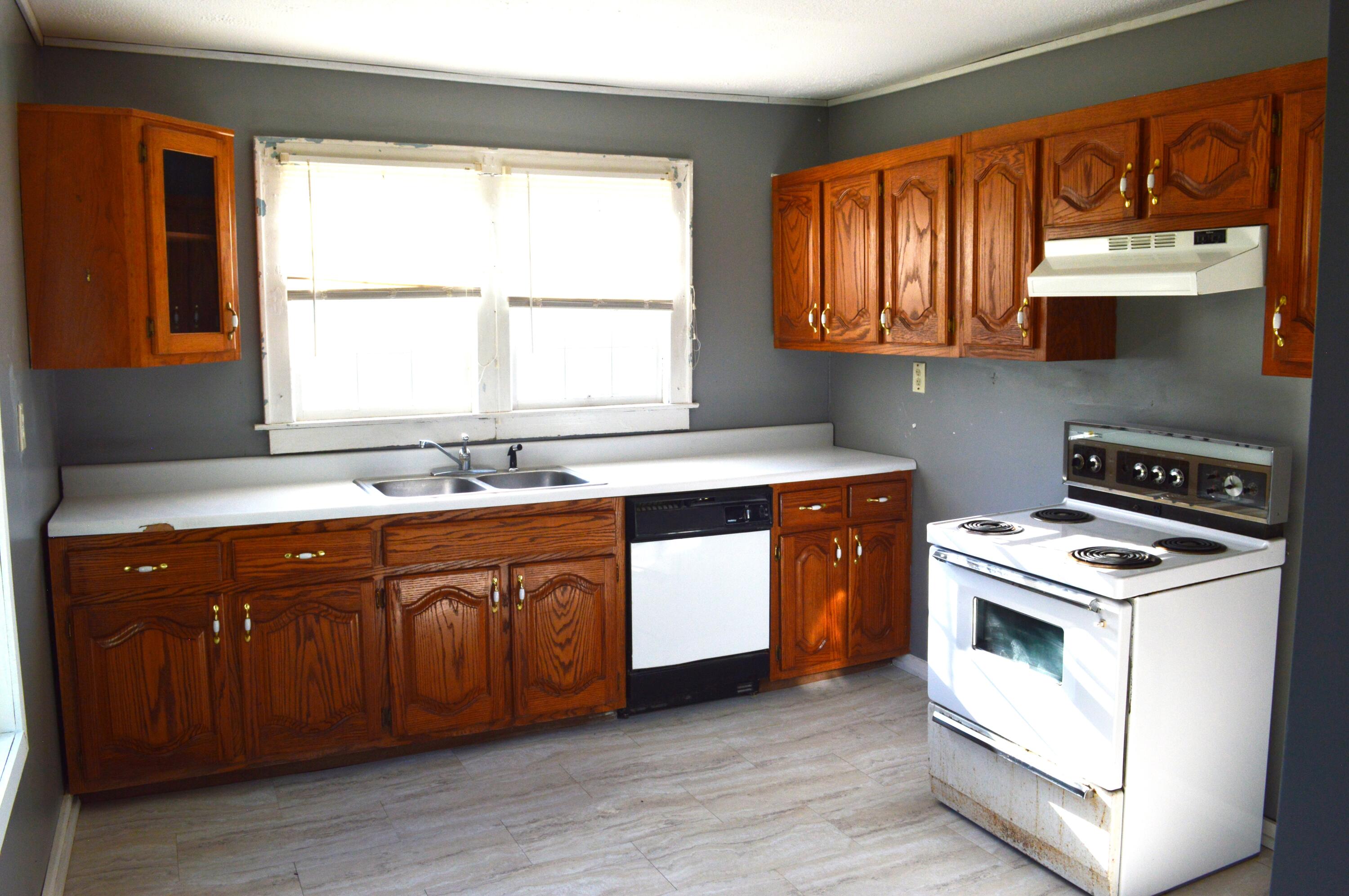 1820 Ridgeway Drive Kingsport, TN 37664 - Photo 5 of 13 DSC_0012