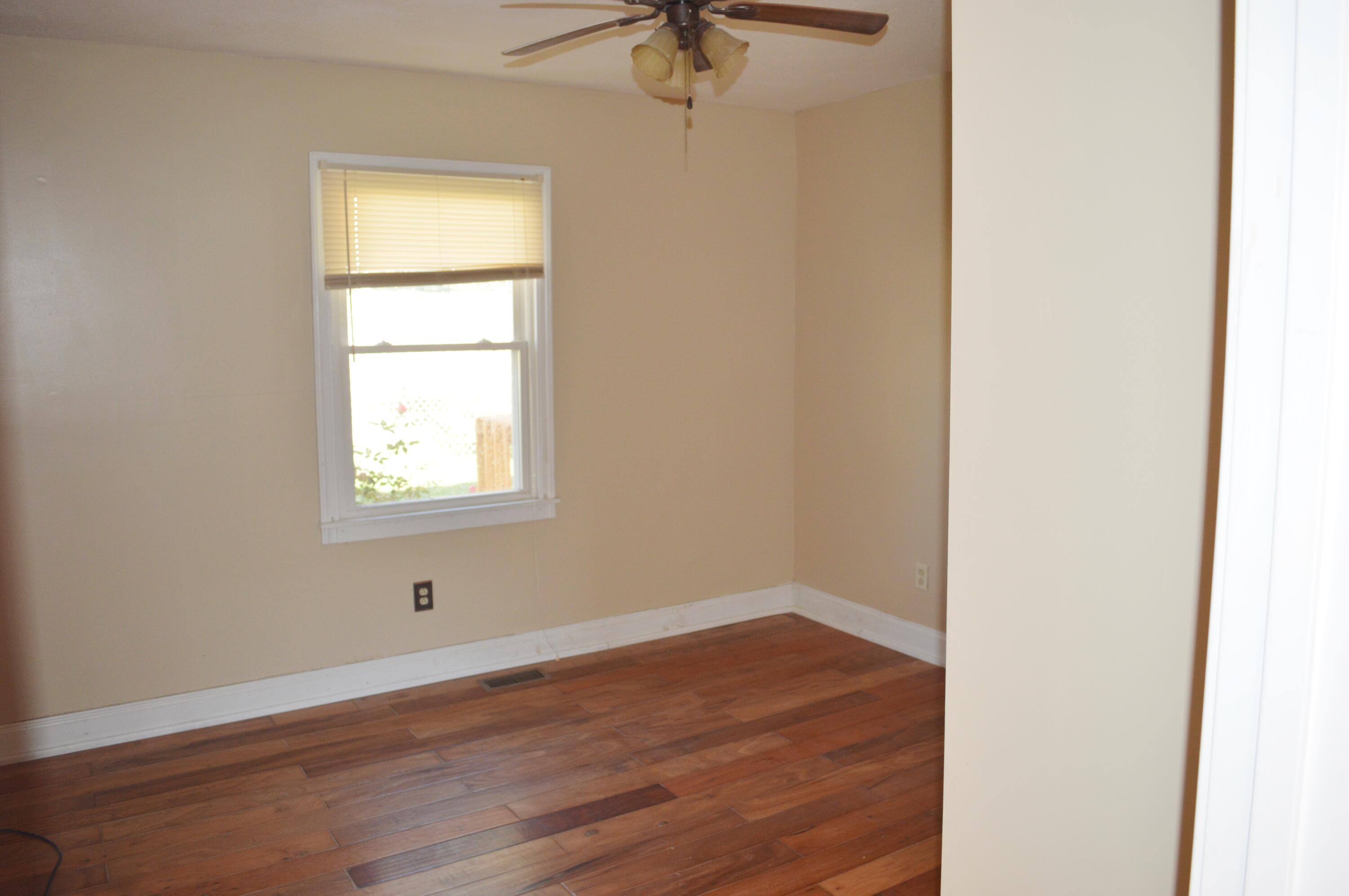 1820 Ridgeway Drive Kingsport, TN 37664 - Photo 10 of 13 DSC_0010