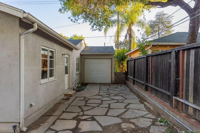 $949,000 | 216 East Aliso Street, Ojai, CA 93023