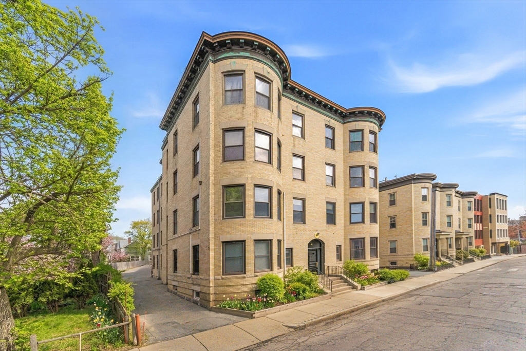 48 Kent Street, Unit 5 Brookline, MA 02445 - Photo 22 of 24