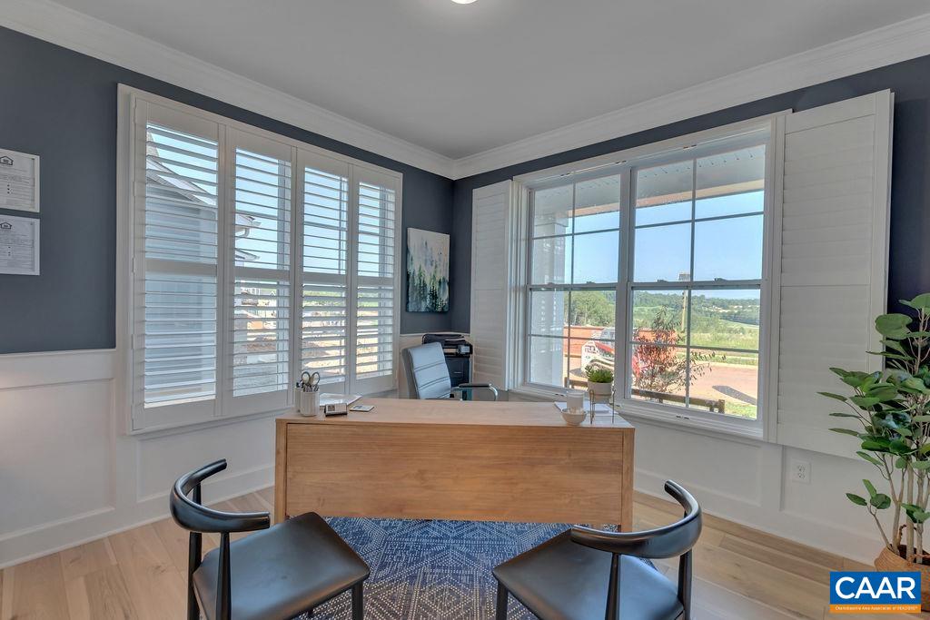 25 Wexford Ridge Road Ruckersville, VA 22968 - Photo 10 of 41 a room with furniture and a potted plant