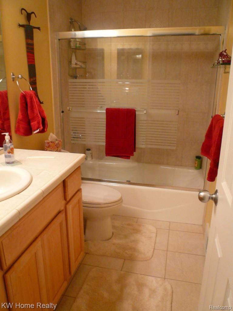 24880 Power Road Farmington, MI 48336 - Photo 20 of 34 Main Bath.jpg