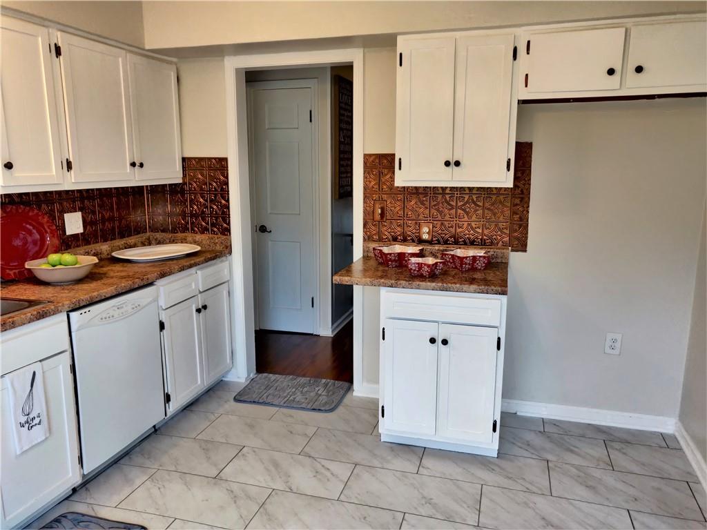 719 Ruth Avenue Erie, PA 16509 - Photo 3 of 22 Gallery Image 3